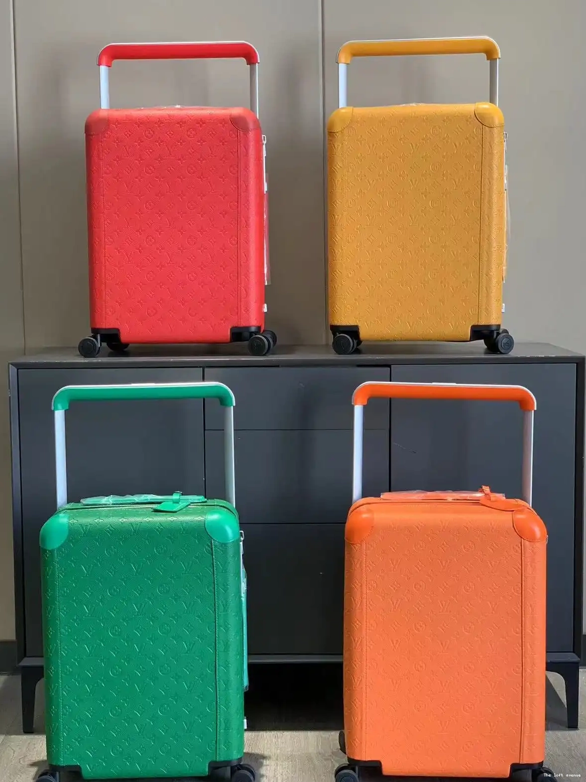 HORIZON TAURILLON 55 37L CUSTOM RED SUITCASE 0619